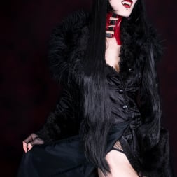 Razor Candi in 'Razor Candi' Elegantly Tempting Gothic Vampire Beauty RazorCandi (Thumbnail 1)