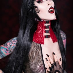 Razor Candi in 'Razor Candi' Elegantly Tempting Gothic Vampire Beauty RazorCandi (Thumbnail 7)