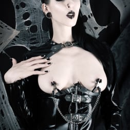 Razor Candi in 'Razor Candi' Goth fetish babe in latex with nipple-clamps (Thumbnail 11)