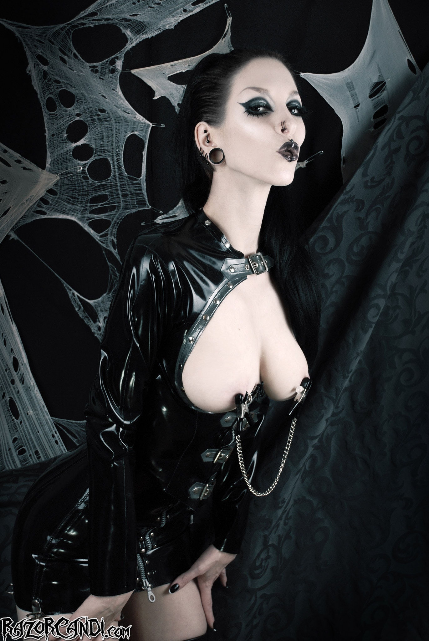 Razor Candi 'Goth fetish babe in latex with nipple-clamps' starring Razor Candi (Photo 14)