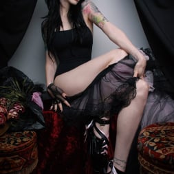 Razor Candi in 'Razor Candi' Leggy Gothic babe in sexy fetish ballet shoes (Thumbnail 5)