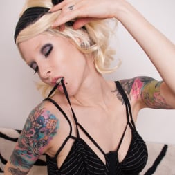 Razor Candi in 'Razor Candi' Tattooed Blonde Pin-up Babe Razor Candi (Thumbnail 8)